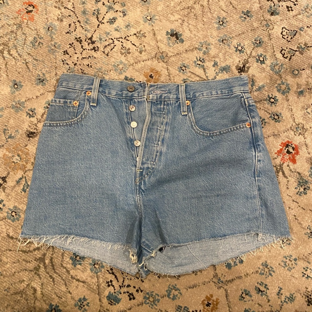 Levi’s rib cage shorts